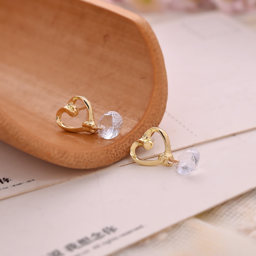 Anting Bentuk Hati Model Hollow Aksen Zircon Warna Emas Gaya Korea Untuk Wanita