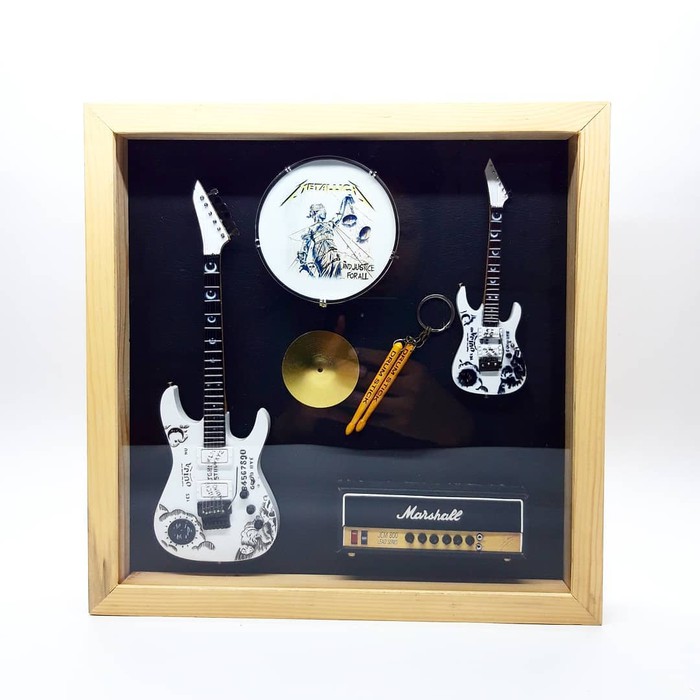 Frame mettalica Pajangan metallica Pigura 3d metallica Koleksi Frame kirk hammert metallica