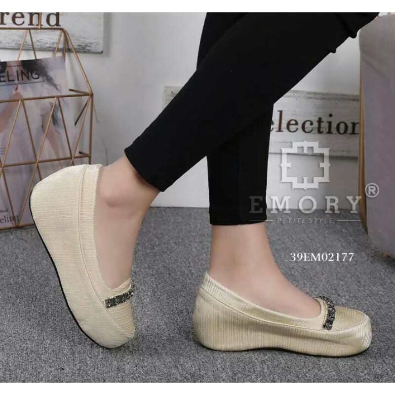 SEPATU WANITA EMORY BATAM