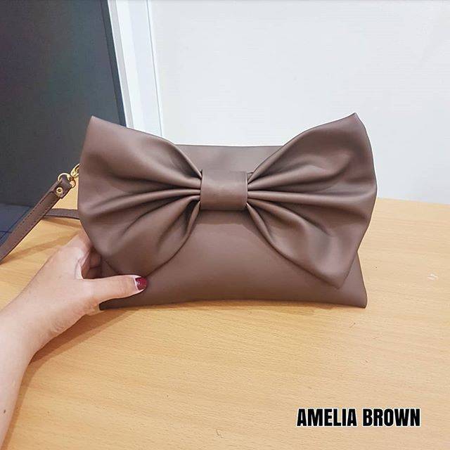 

AMELIA PITA BROWN SLINGBAG