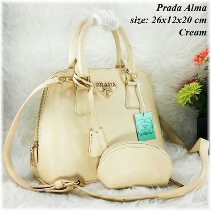 YUK BELI TAS WANITA PRADA ALMA SET DOMPET KEBURU HABIS..