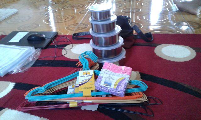 Gantungan Baju / Hanger Baju Besi Warna Isi 10