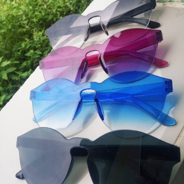 Kacamata transparan medan