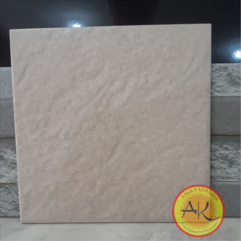 Keramik Lantai Kasar Kamar Mandi Rustic Timbul 25x25 Sierra Cream