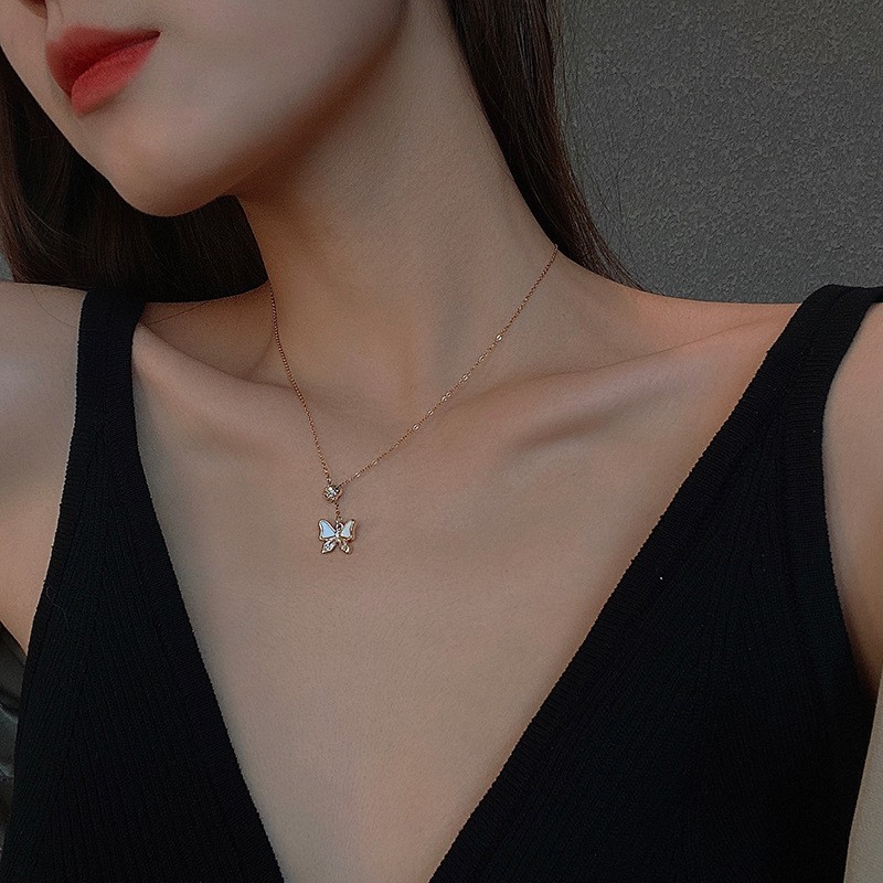 Kalung Choker Desain Kupu-Kupu Bahan Titanium Gaya Perancis