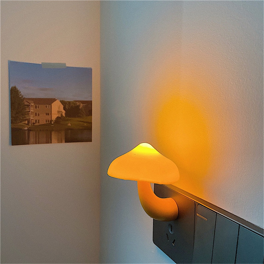 Kamar Tidur Lucu Plug-in Bentuk Jamur Kecil LED Hemat Daya Cahaya Kontrol Pencahayaan Lampu Tidur Samping Tempat Tidur Anak