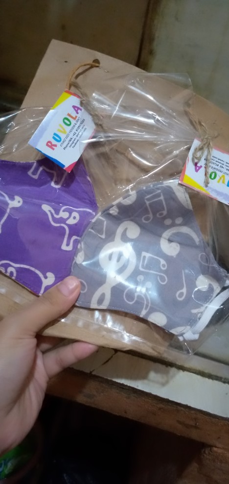 Masker Anak Dari  Kain Batik 2 Lapis Motif Bolak Balik Not Balok Àbu Utk Balita & Anak ( Kt/kk 102)