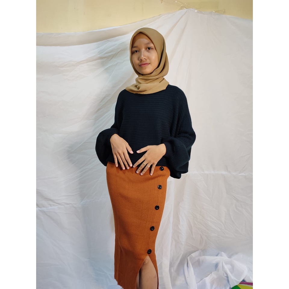 ROK RAJUT MIDI SKIRT/BAWAHAN WANITA BELAH PINGGIR PAKE KANCING/PANJANG 75 CM