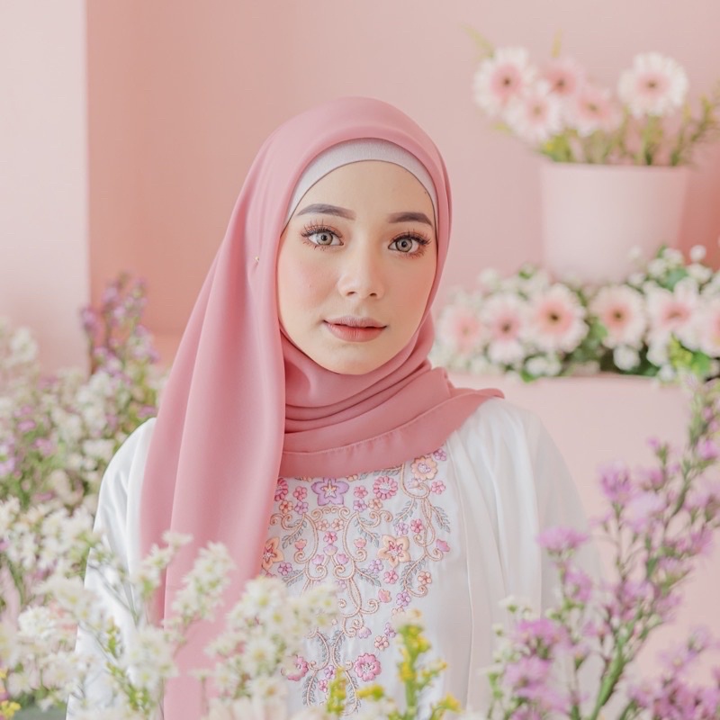 40+ Warna Hijab Segi Empat Bella Square Premium Original Jilbab Bella Square Polos Pollycotton-BabyPink