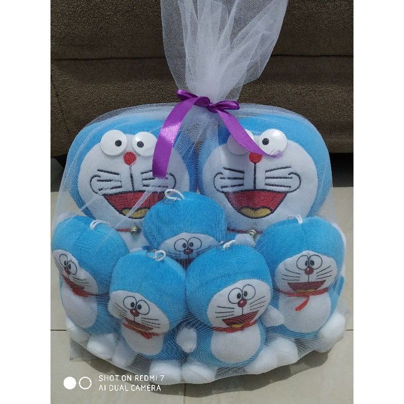 Boneka doraemon beranak