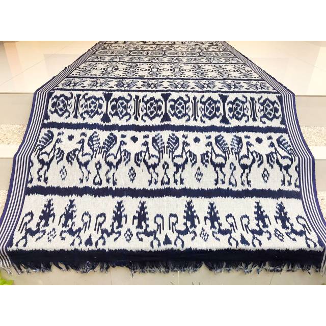 Kain Tenun Etnik Motif Ayam Putih Khas Jepara