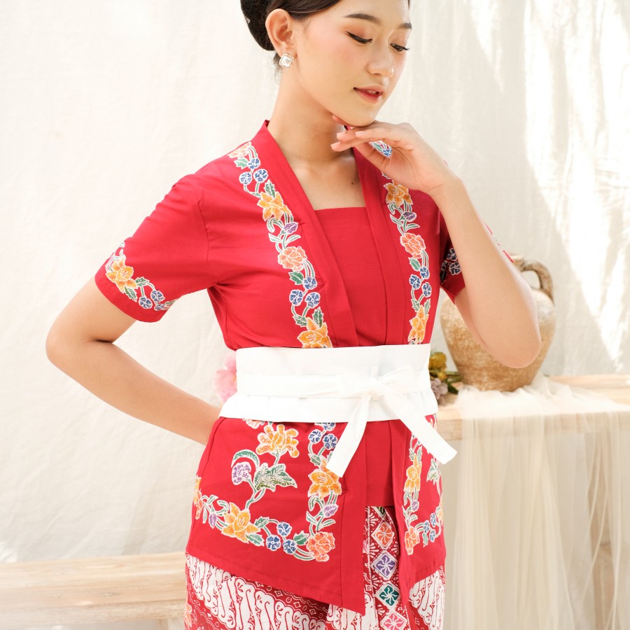Kebaya Batik Encim Pekalongan Lengan Pendek Meradelima Katun Merah