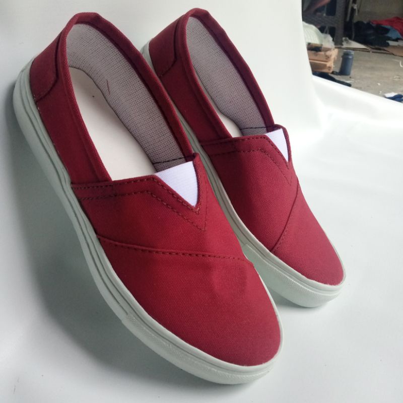 spatu pria casual slip on wakai spatu terbaru 2022 spatu hitam merah marun spatu sneakers wanita