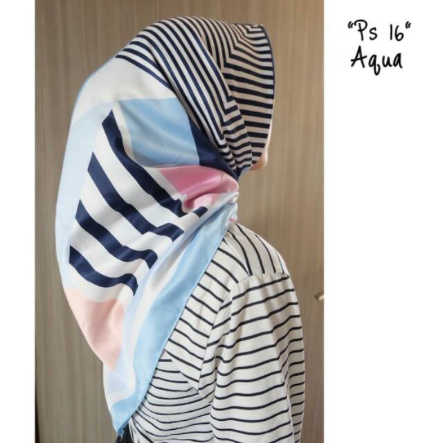 Hijab square Maxmara
