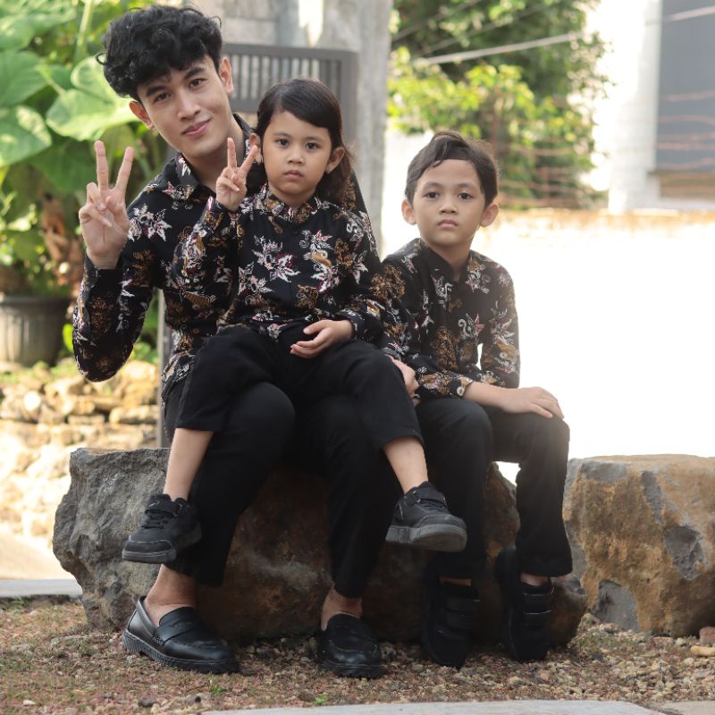 Batik Couple Ayah Dan Anak Slimfit Motif Casual Warna Biru &amp; Hitam LBL 1881 &amp; 1882