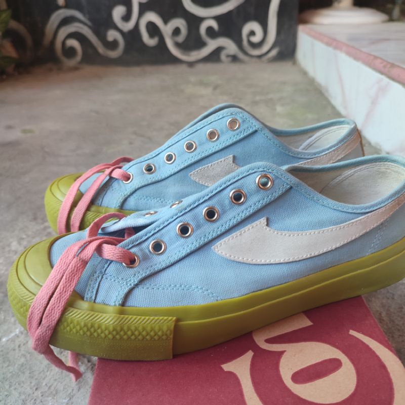 compass Gazelle matcha blue