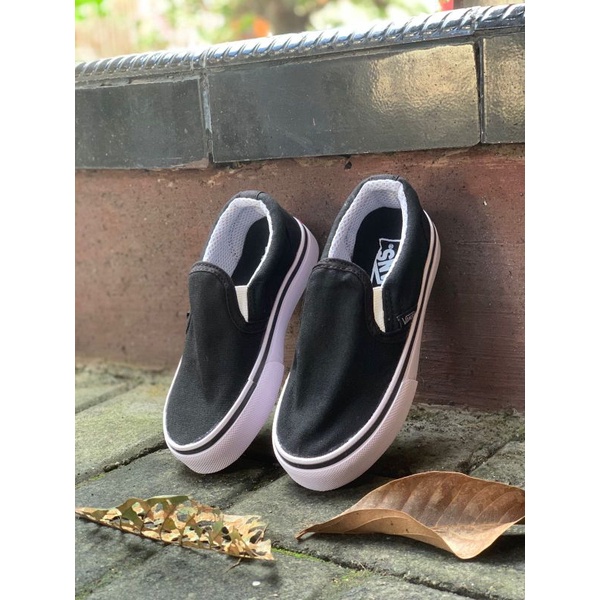 SEPATU ANAK VANS SLIP ON BLACK KIDS