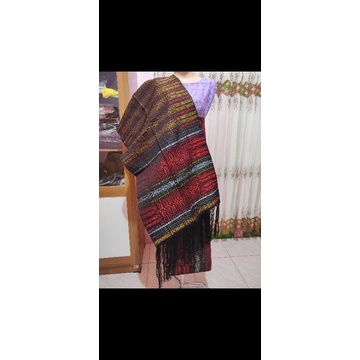 PUCCA KLASIK TUMTUMAN Sarung TarutungSongket tarutung
Asli tenunan tangan Tarutung
Selendang lengkap