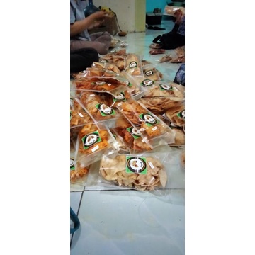 

ENYE-ENYE (keripik singkong) IBU ENENG