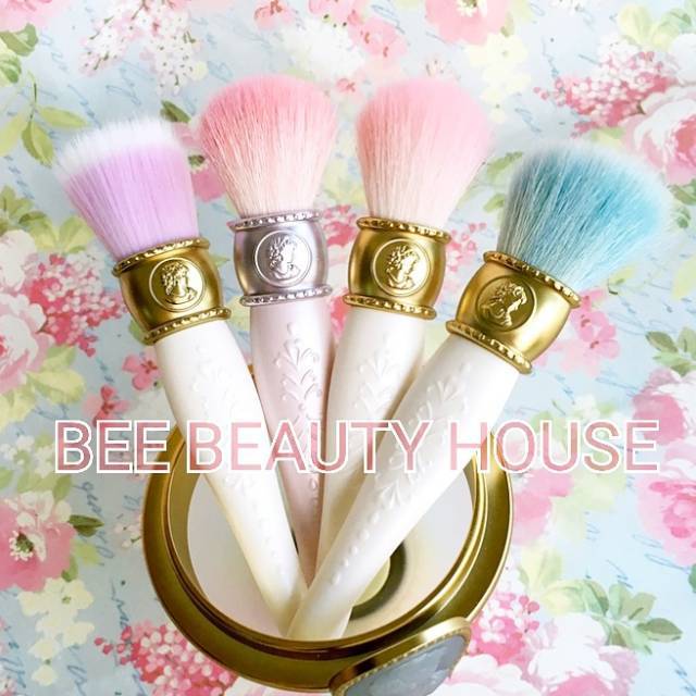 Kuas makeup makeup brush  Les merveilleuses Laduree