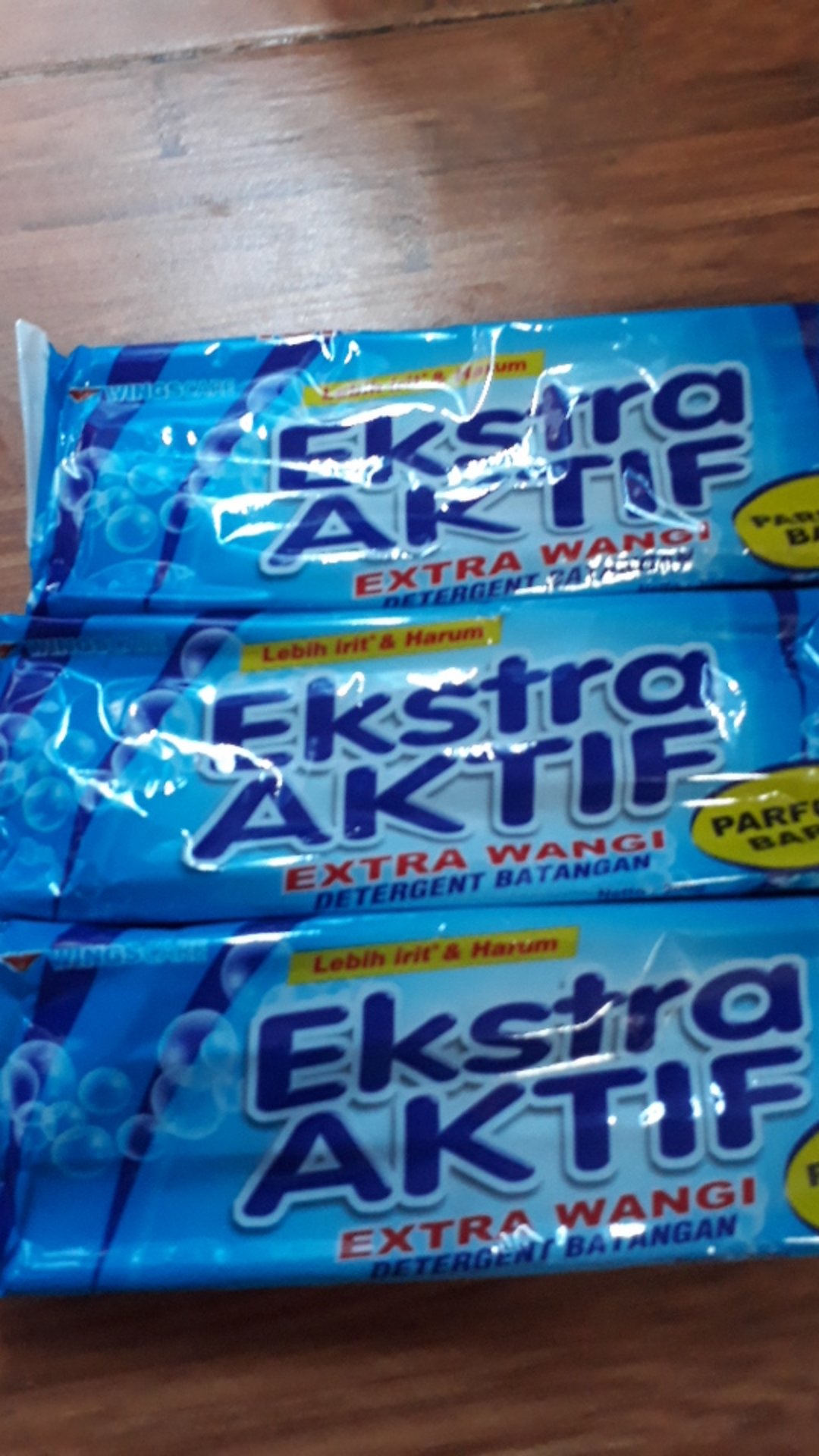 Wings Ekstra Aktif Detergent Batangan 200 Gr