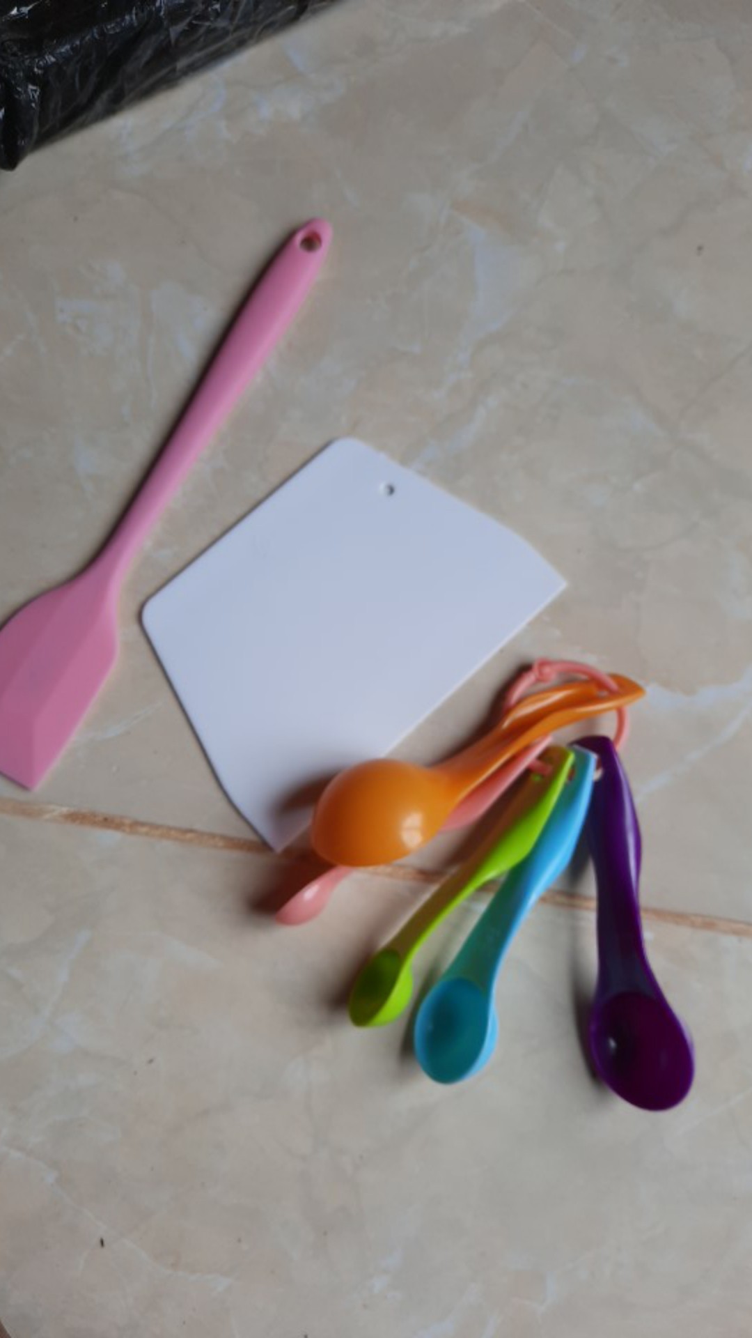 Pisau Pemotong Adonan Kue Bentuk Tangga Bahan Pp Warna Putih Lyhm