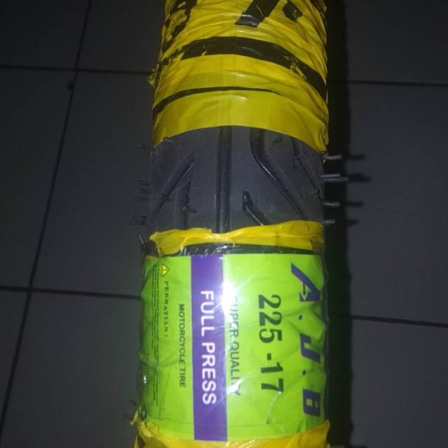 Ban luar motor bebek ukr 225-17 Merk AJB