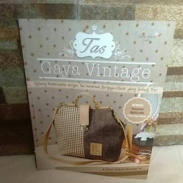 

BUKU TAS GAYA VINTAGE