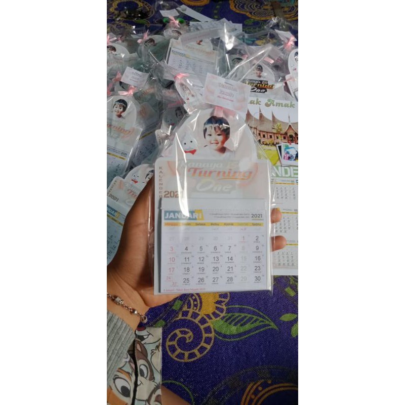 

kalender 2021 duduk dan tempel