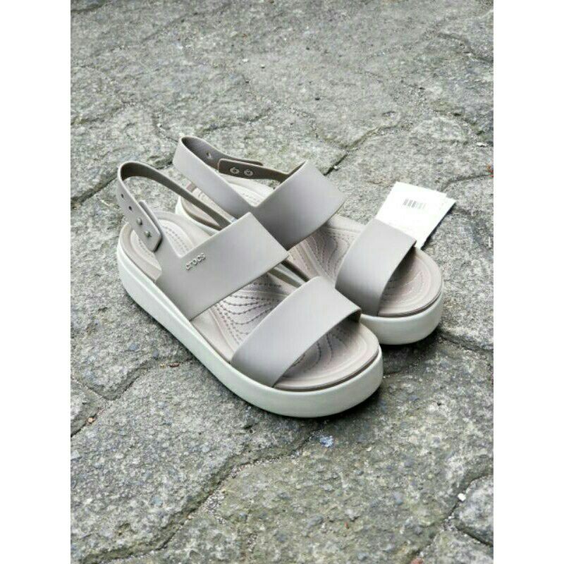 SANDAL WANITA BROOKLYN LOW WEDGES CROCS / BROOKLYN tali