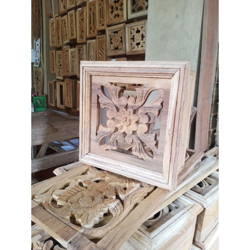 Loster Kayu Jati Ukir 25 x 25 cm