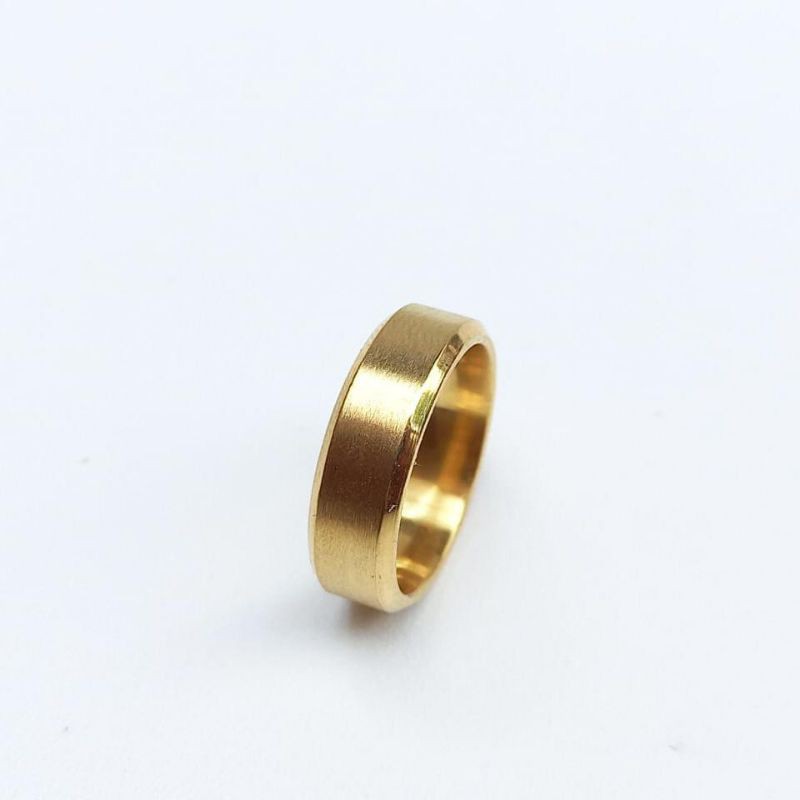 CINCIN TITANIUM PRIA - WANITA  RING MOTIF WARNA EMAS