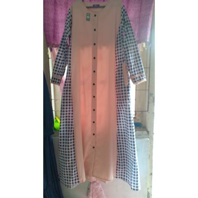 Gamis motif kotak kotak