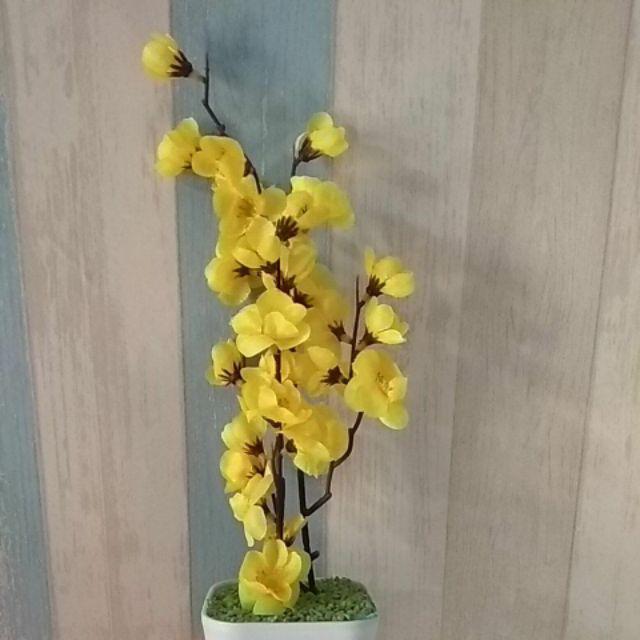 Bunga Sakura Kuning Artificial Plus Pot