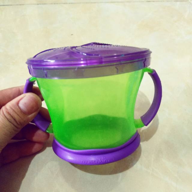 Munchkin snack cup