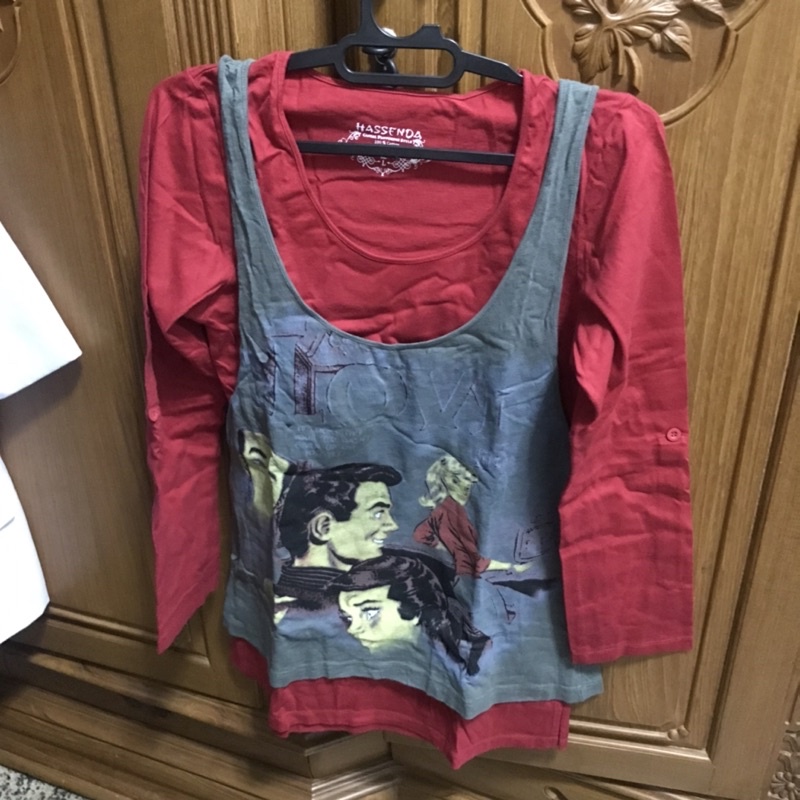 HASSENDA KAOS MERAH LENGAN PANJANG / RED T-SHIRT