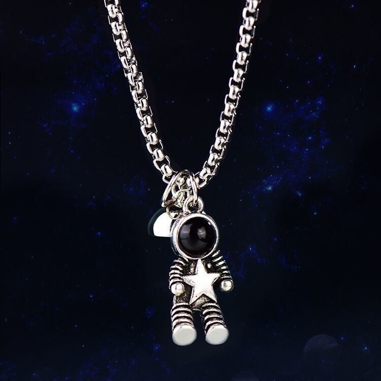 2021 Kalung Rantai Liontin Astronot Magnetik Untuk Pasangan / Pria / Wanita