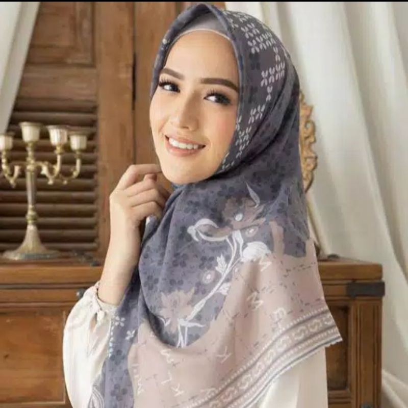 Hijab Voal Segiempat Motif Kelambi Abu | Jilbab Voal Motif | Kerudung Segiempat Motif