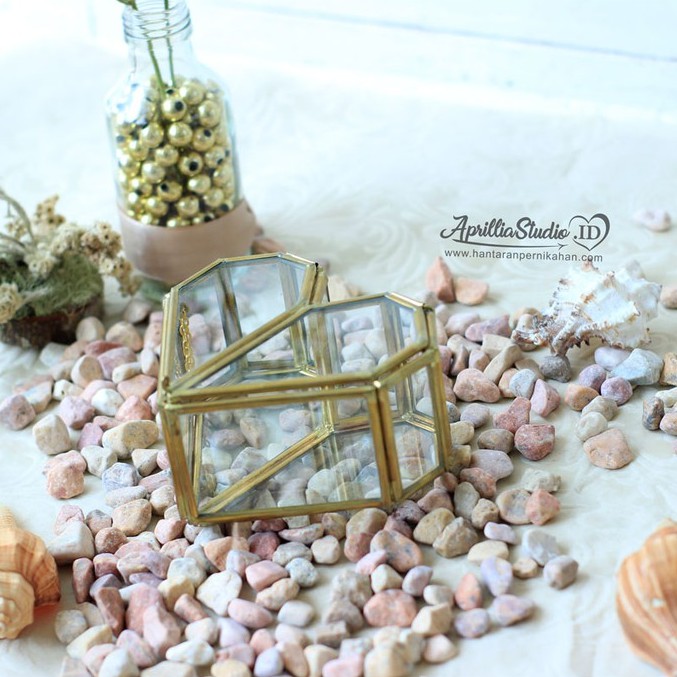 Kotak Perhiasan | Ringbox Terarium Mini Love UK 10x11x6 cm