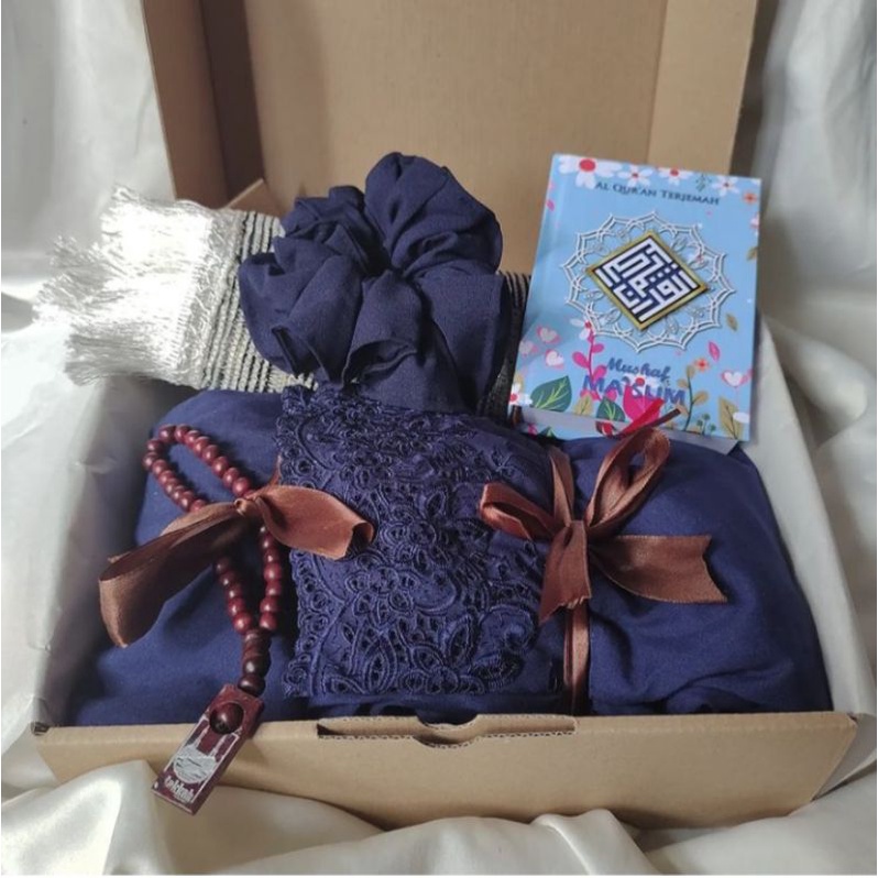 

HAMPERS MUKENAH BORDIR/SESERAHAN PERNIKAHAN FREE BOX+ KARTU UCAPAN