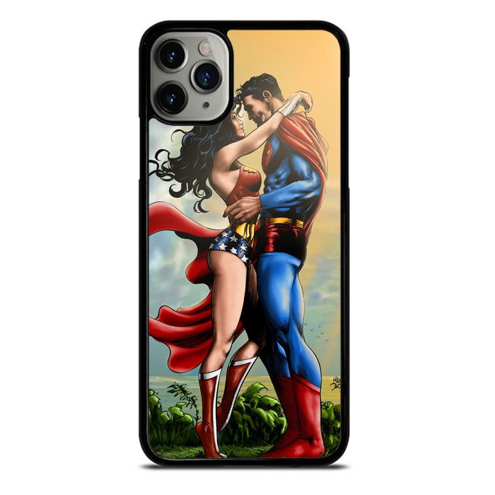 Superman Wonder Woman Kissing Casing HP Murah Custom Cocok Untuk iPhone Case/Samsung Case/Oppo Case/Vivo Case/Huawei Case/Xiaomi Case/Realme Case/Lenovo Case