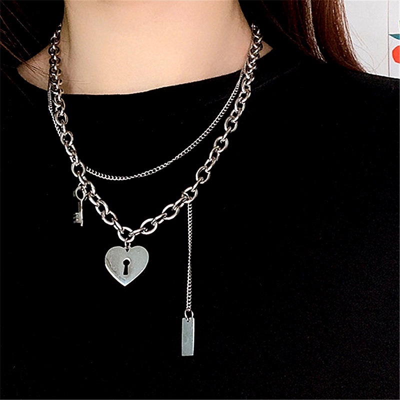 Kalung Rantai Tulang Selangka Desain Kunci Hati Ganda Gaya Korea Hip-hop Untuk Wanita
