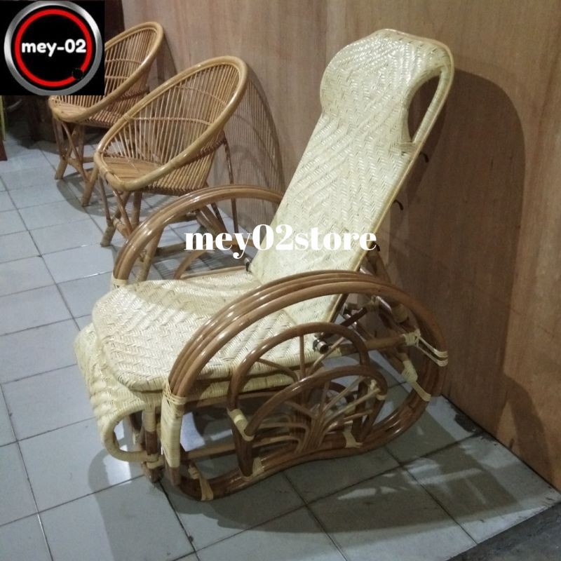 Kursi malas/kursi santai slonjoran rotan