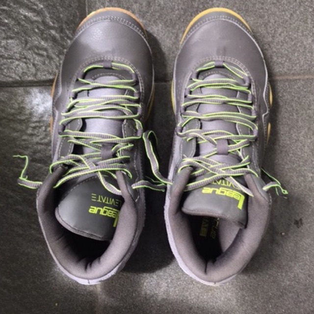 PRELOVED SEPATU BASKET LEAGUE