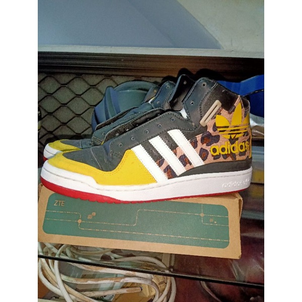 Sepatu adidas forum mid second original