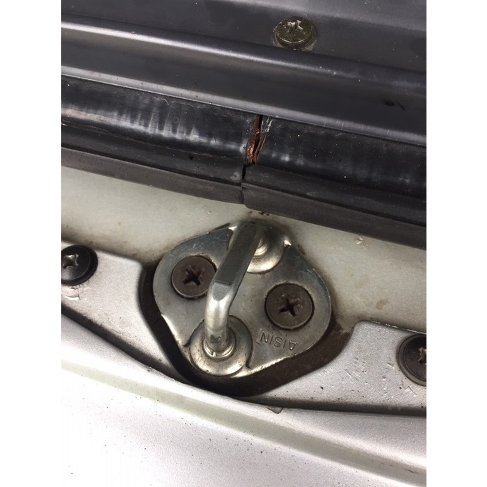Stopper Besi Pengait Pintu Belakang Hatchback Kijang Kapsul