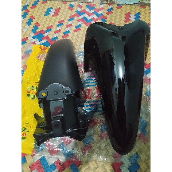 Spakbor depan belakang Win Supra x 125 D warna hitam