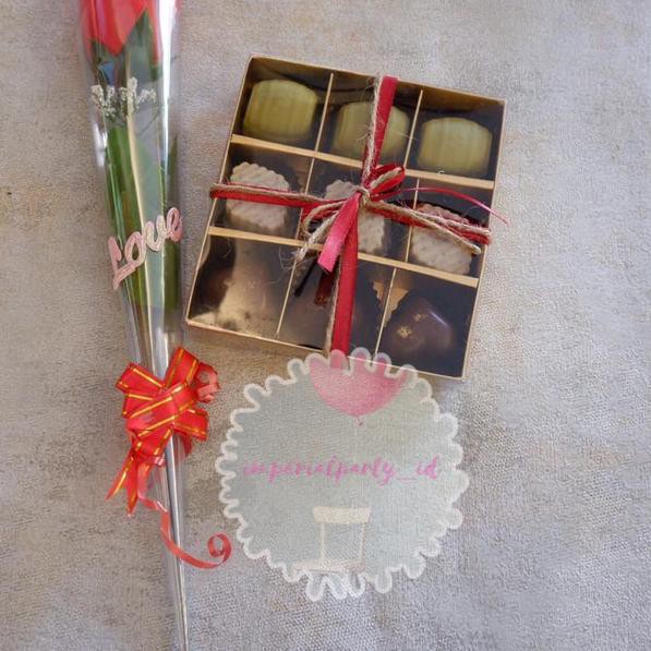 

[VIP] Paket Coklat Valentine Love Hati Isi 9 Dan Bunga C@D4