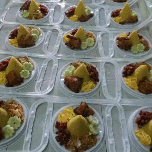 

Tumpeng mini nasi kuning