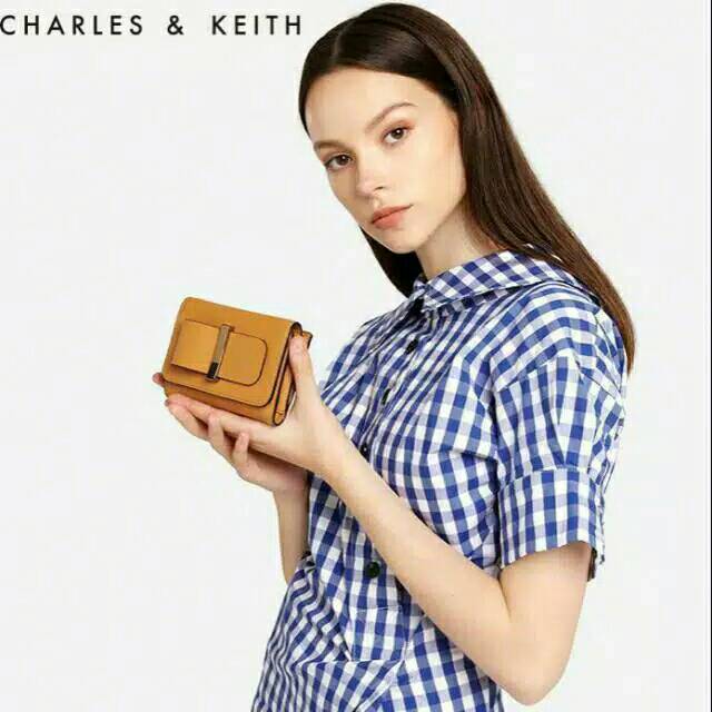 Charles and Keith dompet wanita